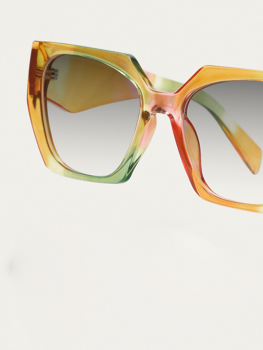 Designer cat eye frames with photochromic lenses